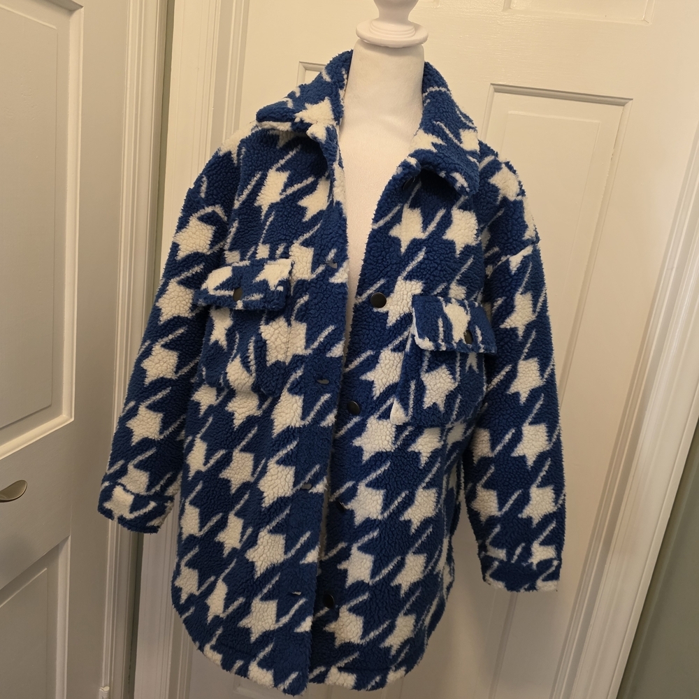 Cotton On Blue and White Houndstooth Shacket Size Medium, Casual, Soft
